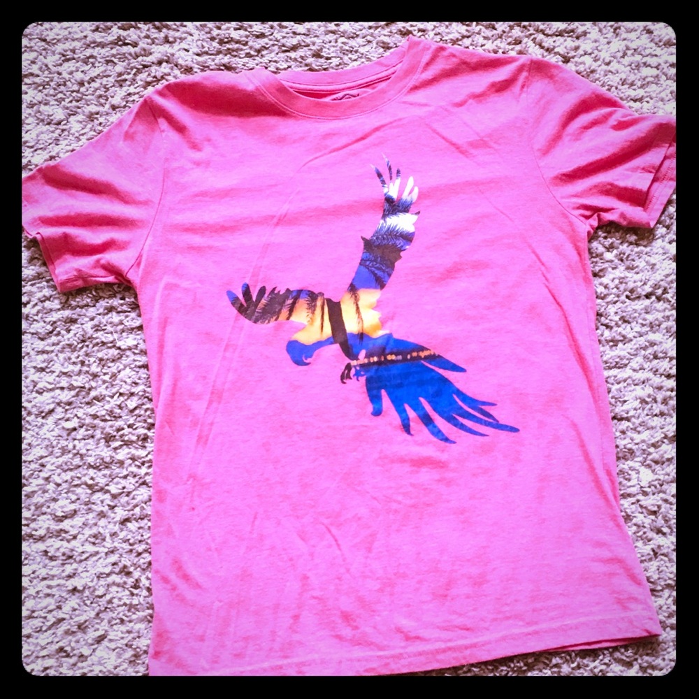Pelican shirt useful for going on the beach.